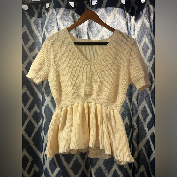 Cream Peplum Sweater Shirt Size Large - Picture 1 of 4
